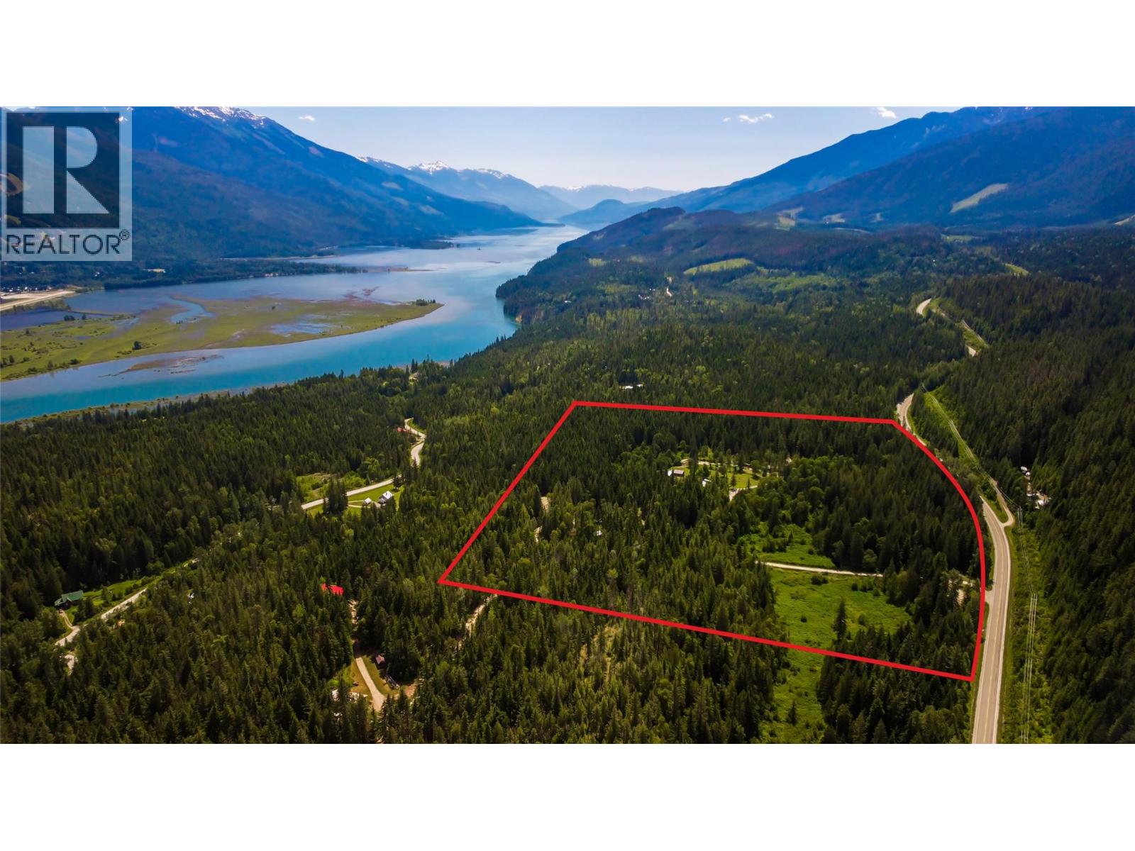 1750 Highway 23 South Highway S, Revelstoke, British Columbia  V0E 2S0 - Photo 2 - 10385651