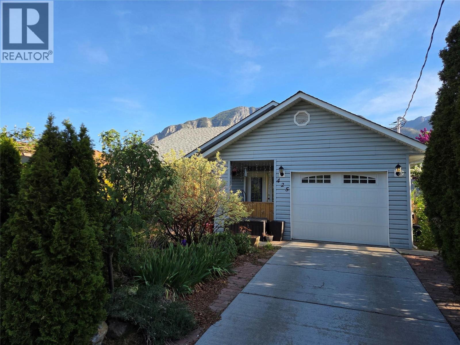 425 3rd Avenue, keremeos, British Columbia