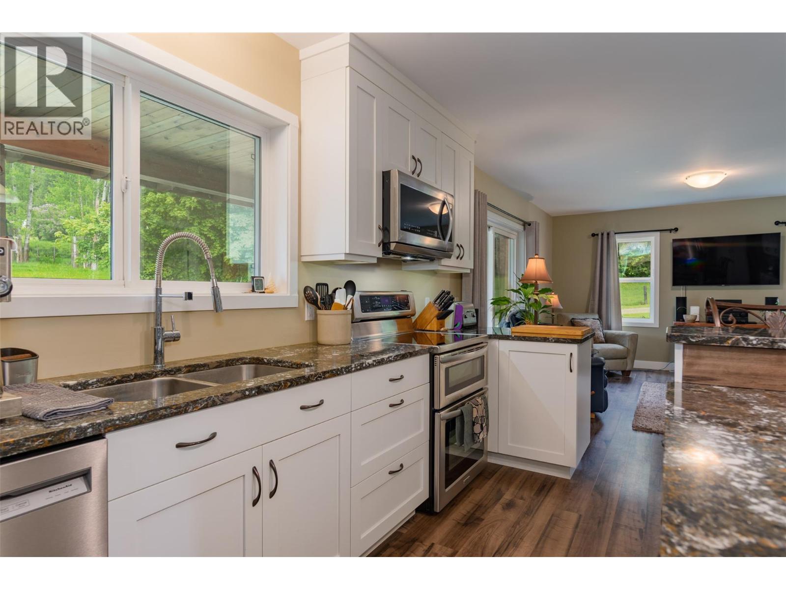 4240 Blewett Road, Nelson, British Columbia  V1L 6X2 - Photo 13 - 10385269