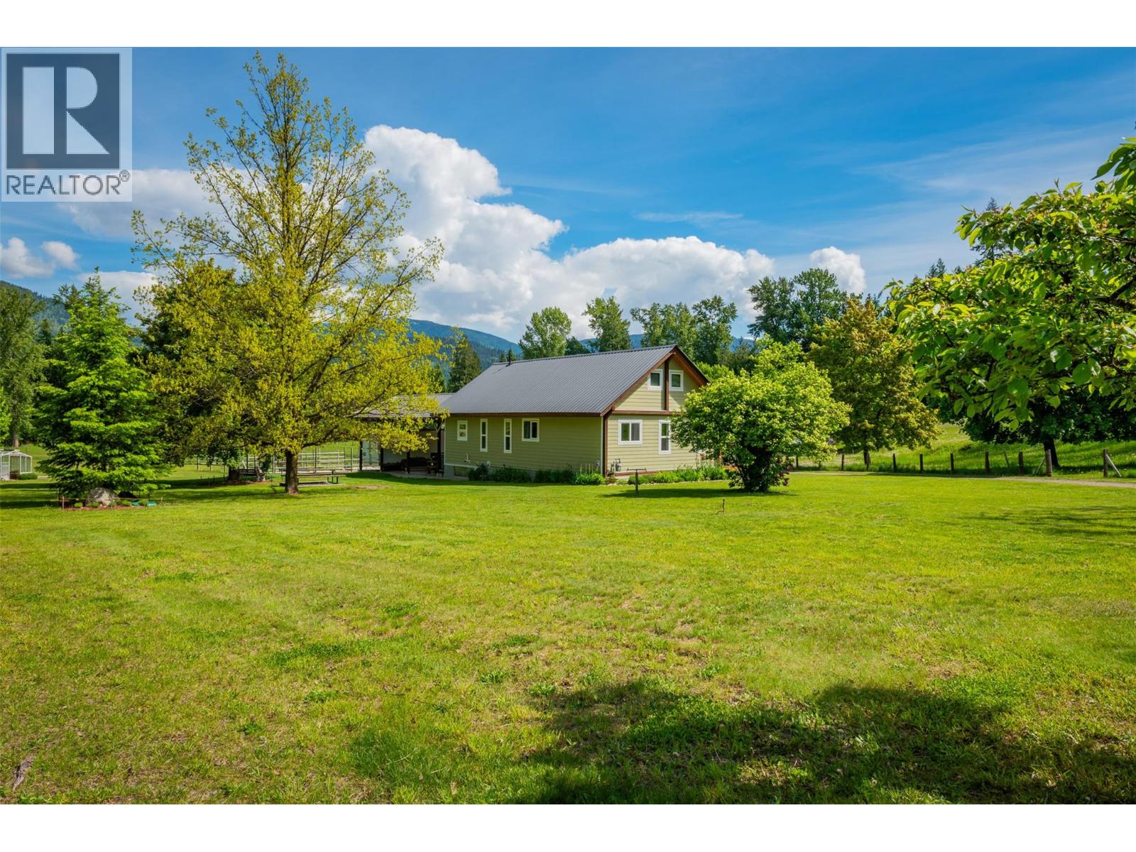 4240 Blewett Road, Nelson, British Columbia  V1L 6X2 - Photo 6 - 10385269