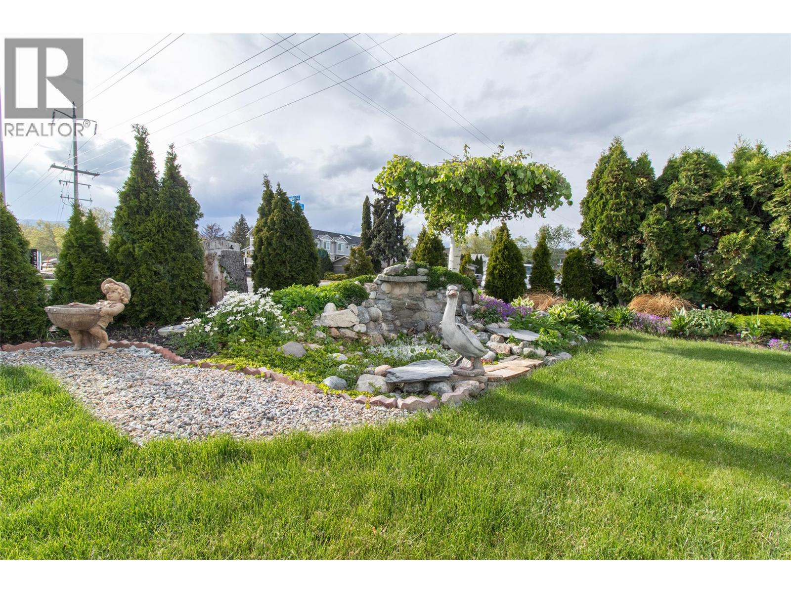 2111 Wilkinson Street, Kelowna, British Columbia  V1Y 4A1 - Photo 36 - 10385509