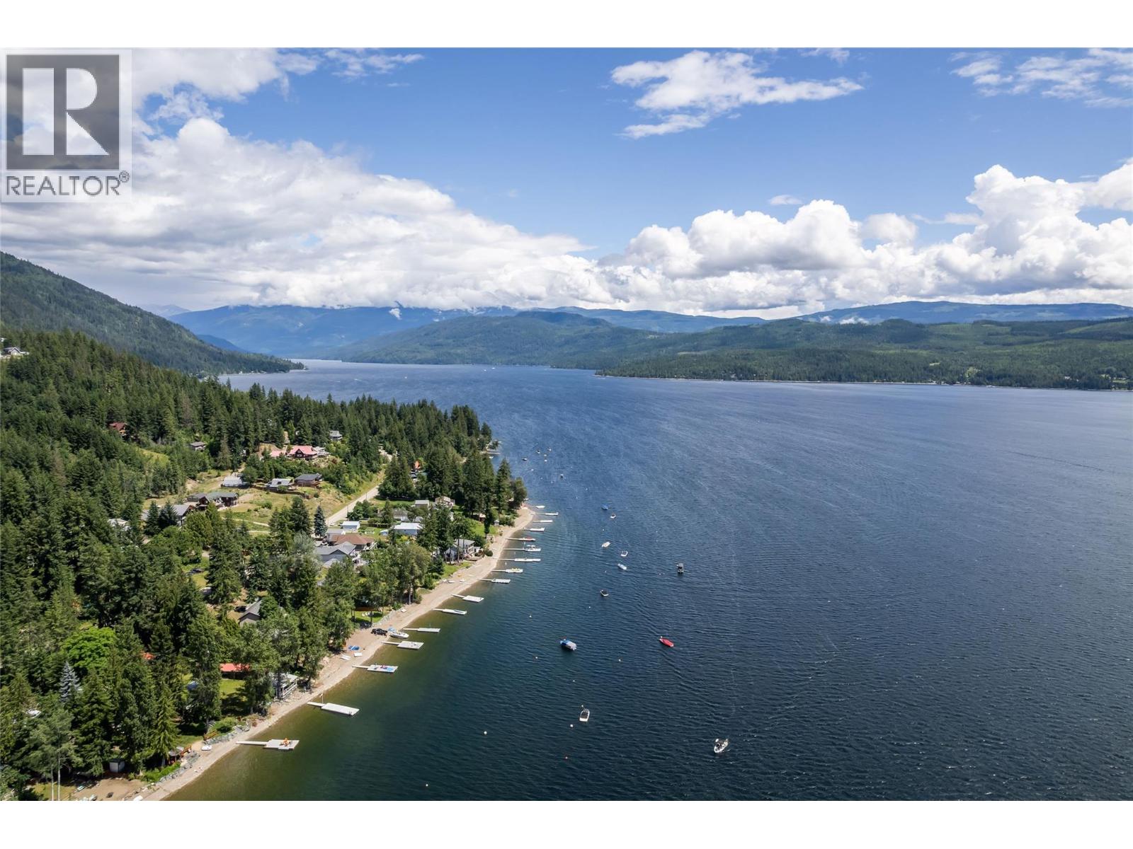 7742 Golf Course Road, Anglemont, British Columbia  V0E 1M8 - Photo 10 - 10385686