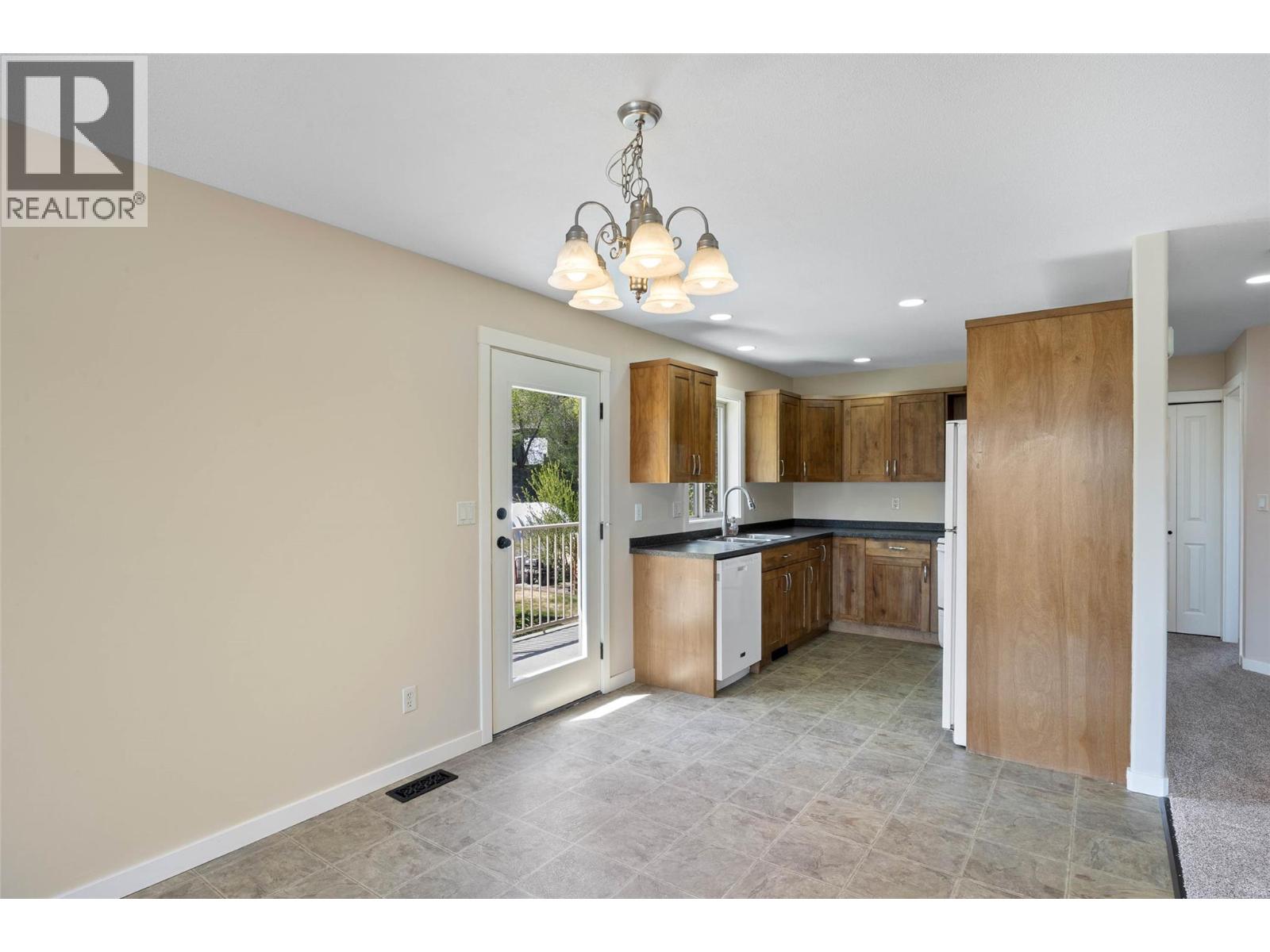 872 Kitamoto Road, Kamloops, British Columbia  V2B 6H6 - Photo 11 - 10385748