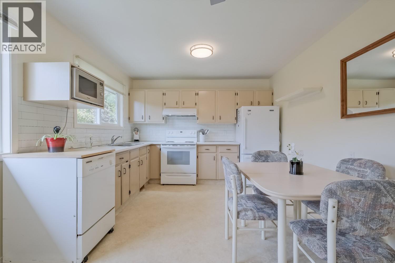 2491 Baskin Street, Penticton, British Columbia  V2A 6R1 - Photo 9 - 10385658