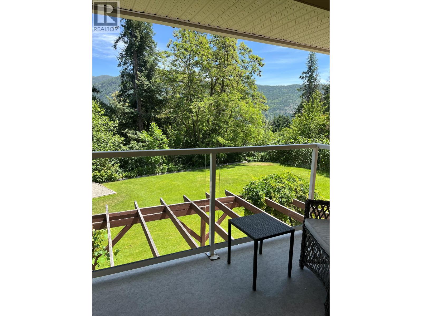 2601 9th Avenue, Castlegar, British Columbia  V1N 2Y7 - Photo 17 - 10384900