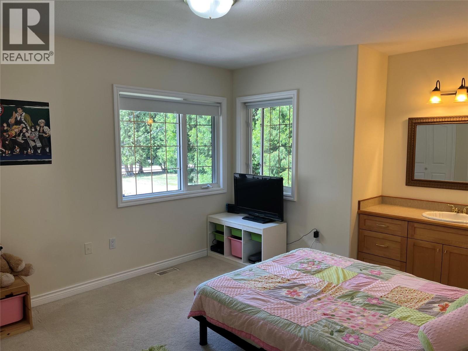 2601 9th Avenue, Castlegar, British Columbia  V1N 2Y7 - Photo 22 - 10384900