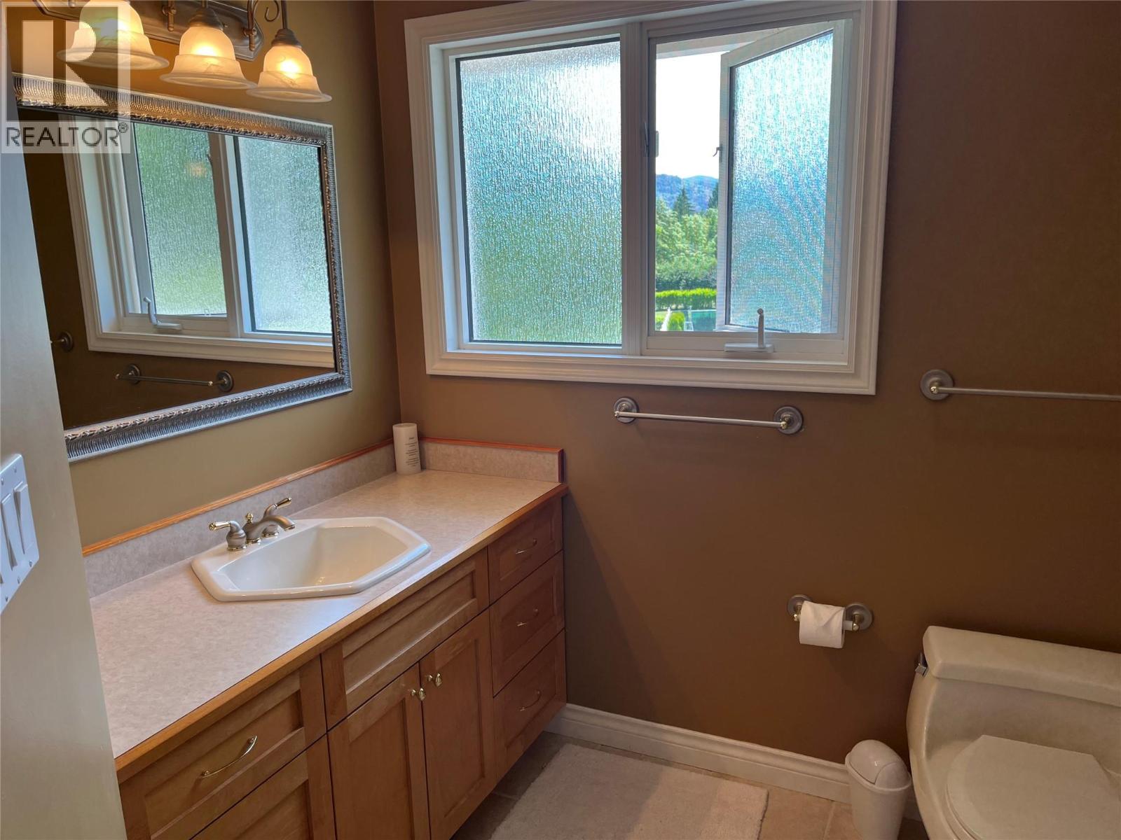 2601 9th Avenue, Castlegar, British Columbia  V1N 2Y7 - Photo 25 - 10384900