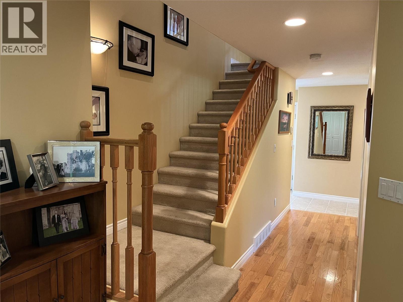 2601 9th Avenue, Castlegar, British Columbia  V1N 2Y7 - Photo 3 - 10384900