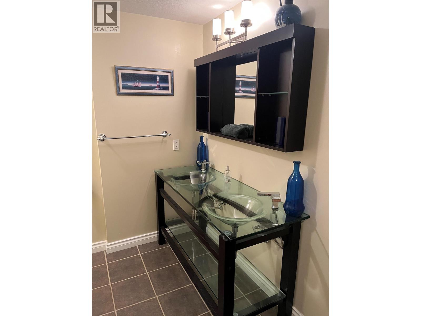 2601 9th Avenue, Castlegar, British Columbia  V1N 2Y7 - Photo 33 - 10384900
