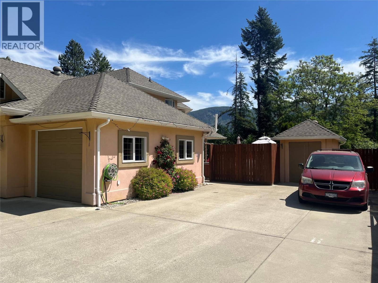 2601 9th Avenue, Castlegar, British Columbia  V1N 2Y7 - Photo 35 - 10384900
