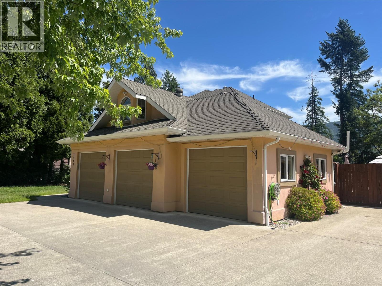 2601 9th Avenue, Castlegar, British Columbia  V1N 2Y7 - Photo 36 - 10384900