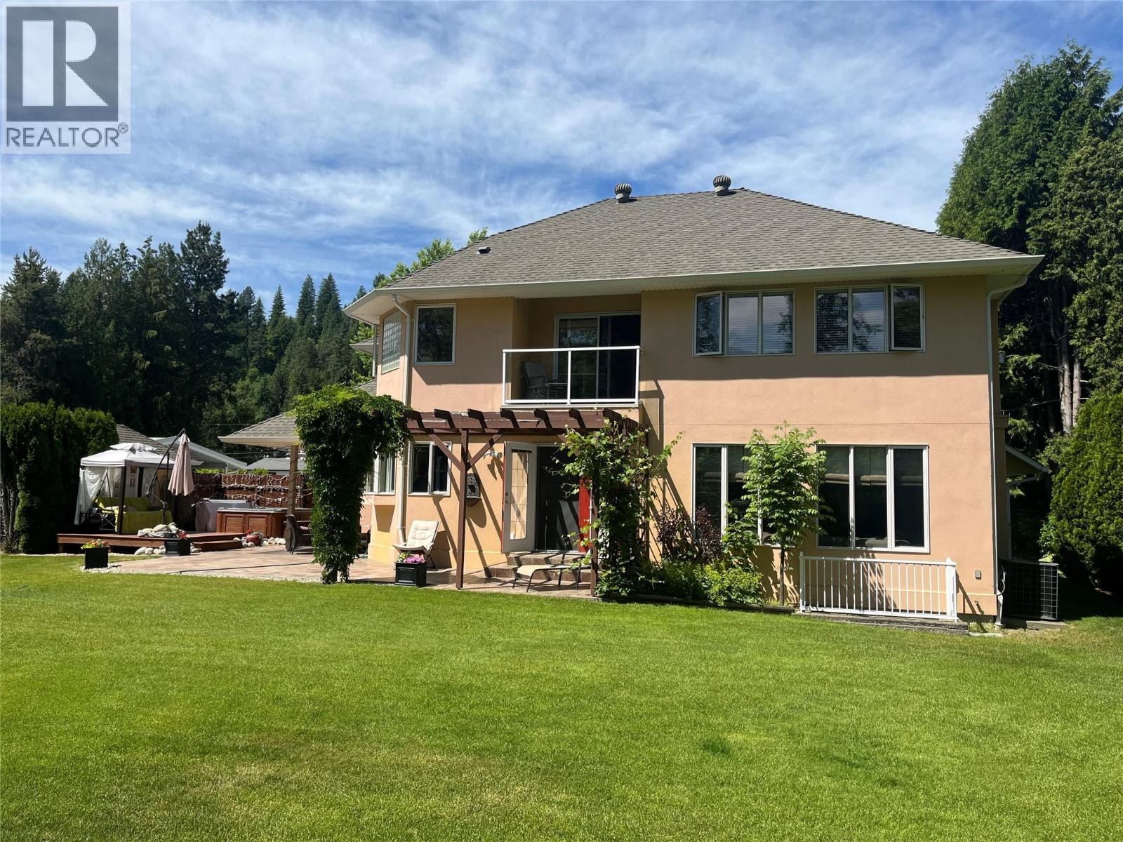 2601 9th Avenue, Castlegar, British Columbia  V1N 2Y7 - Photo 39 - 10384900