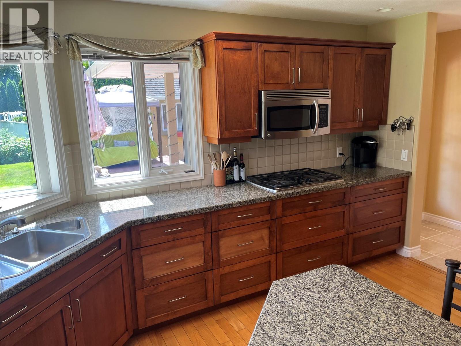 2601 9th Avenue, Castlegar, British Columbia  V1N 2Y7 - Photo 9 - 10384900