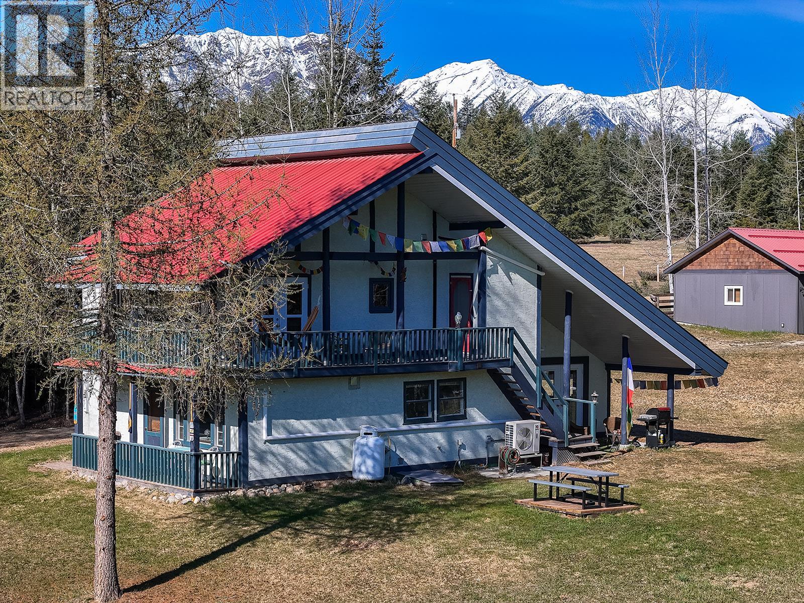 2468 GOLDEN DONALD UPPER Road, golden, British Columbia