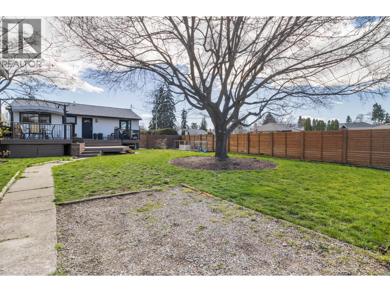1892 Carruthers Street, Kelowna, British Columbia  V1Y 3B6 - Photo 2 - 10385715