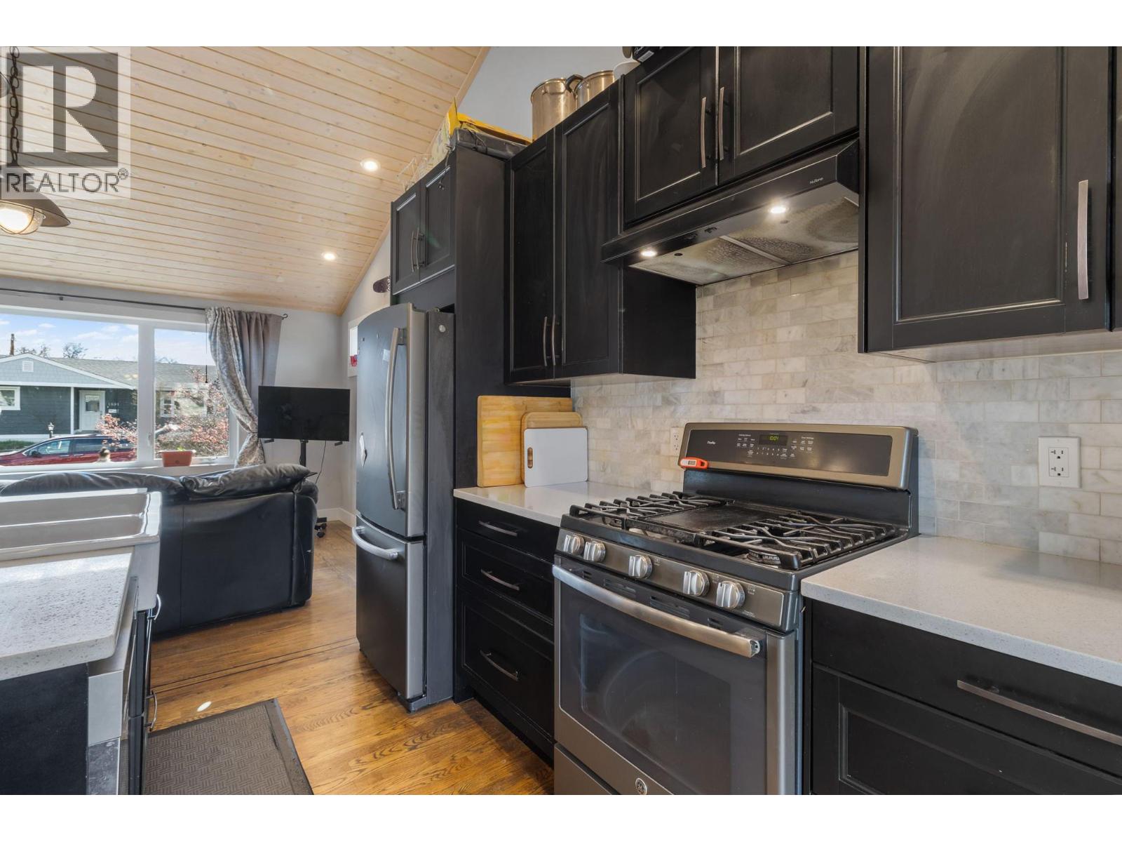 1892 Carruthers Street, Kelowna, British Columbia  V1Y 3B6 - Photo 4 - 10385715