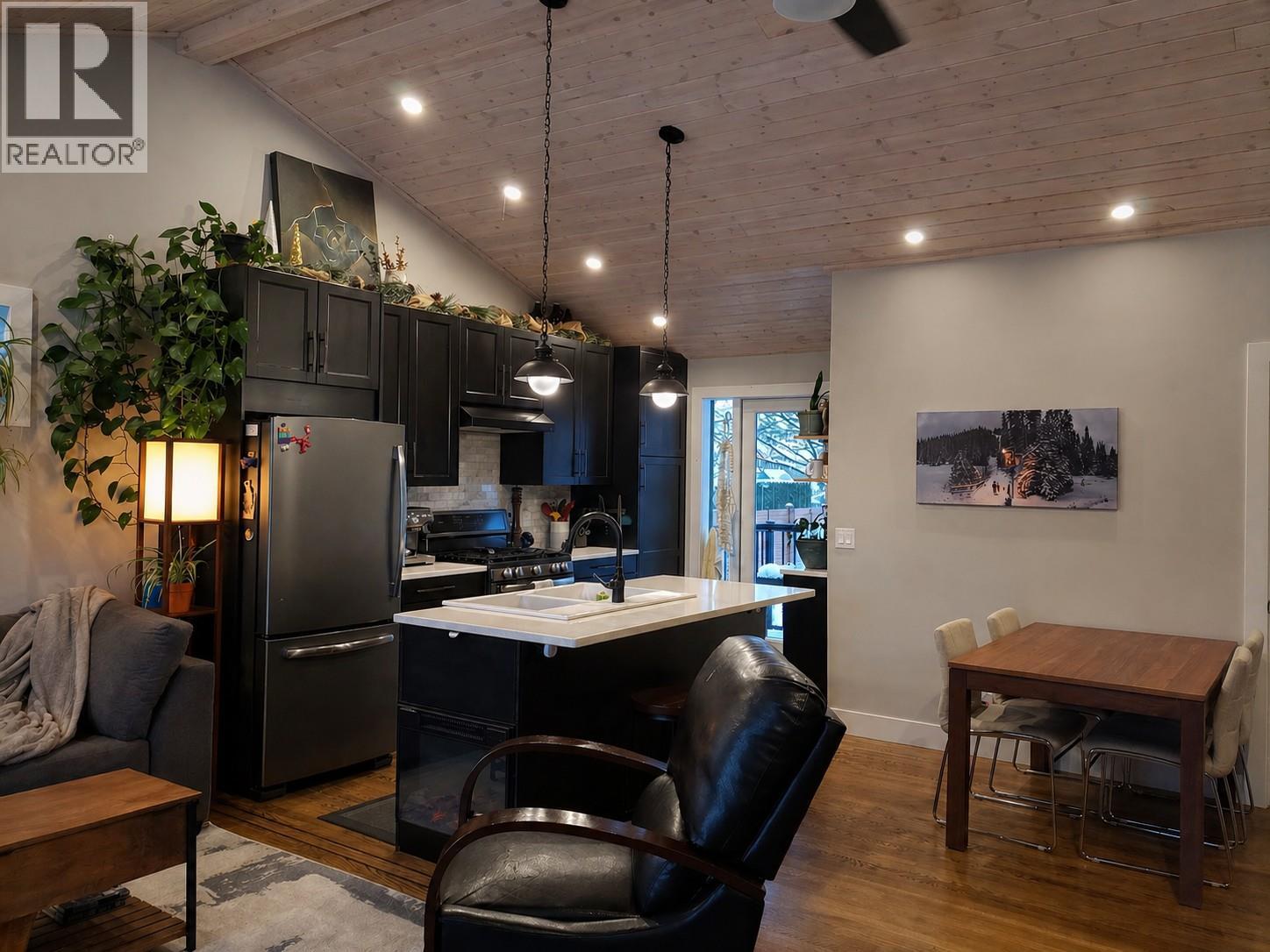 1892 Carruthers Street, Kelowna, British Columbia  V1Y 3B6 - Photo 6 - 10385715