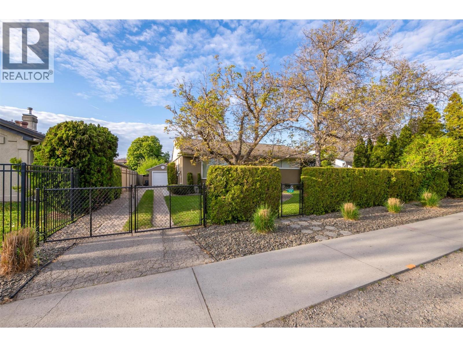 1040 Laurier Avenue, kelowna, British Columbia
