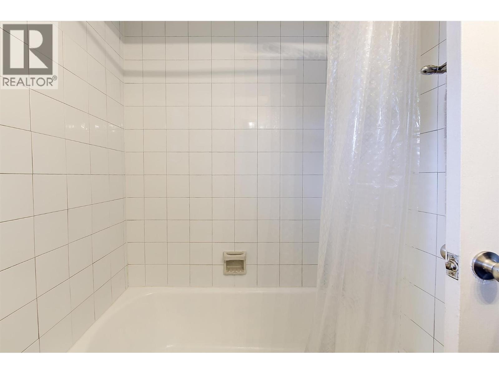 1040 Laurier Avenue, Kelowna, British Columbia  V1Y 6B1 - Photo 17 - 10385688