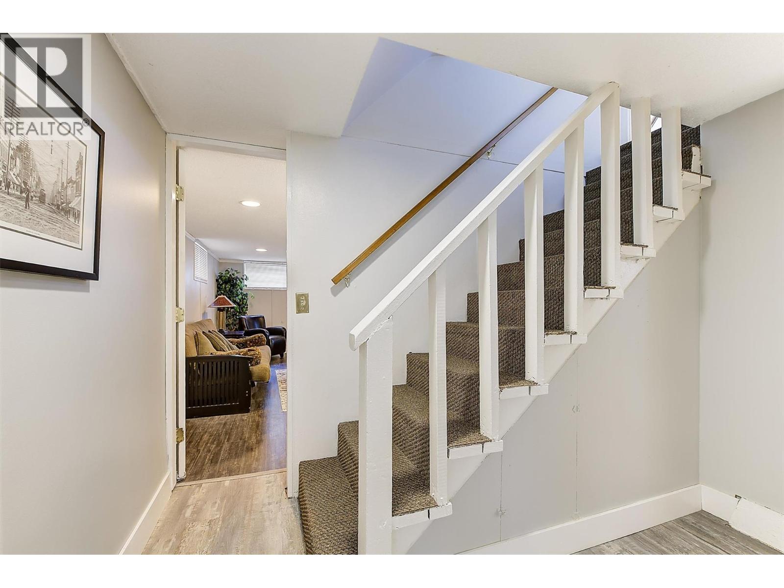 1040 Laurier Avenue, Kelowna, British Columbia  V1Y 6B1 - Photo 22 - 10385688