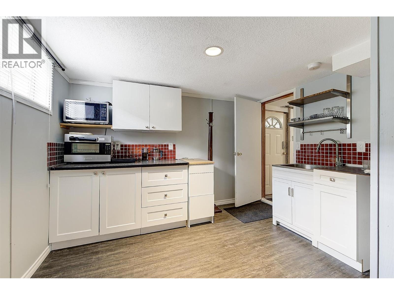 1040 Laurier Avenue, Kelowna, British Columbia  V1Y 6B1 - Photo 24 - 10385688