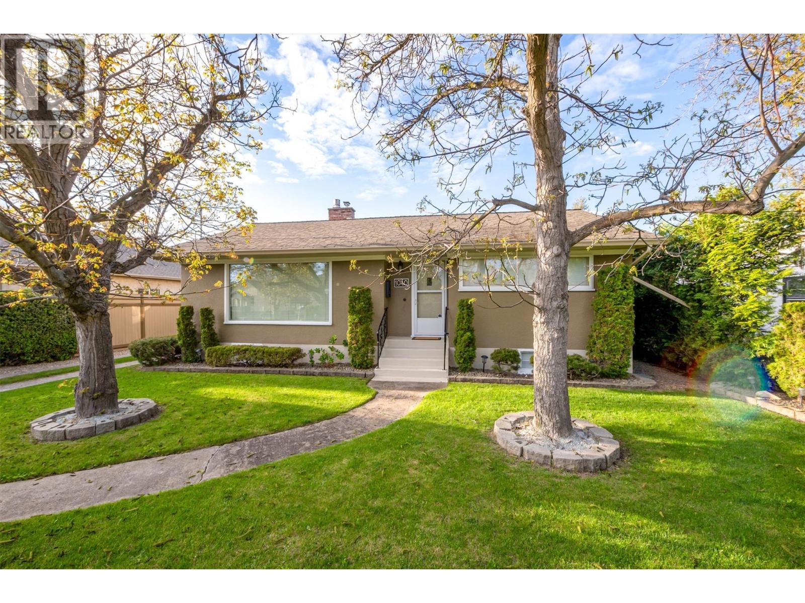 1040 Laurier Avenue, Kelowna, British Columbia  V1Y 6B1 - Photo 4 - 10385688