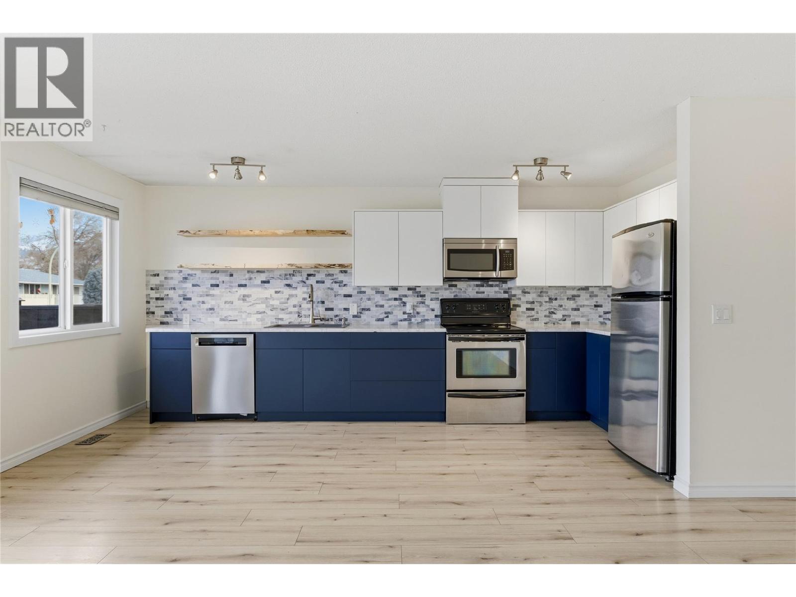 877 Tataryn Road, Kelowna, British Columbia  V1X 1N6 - Photo 13 - 10385644