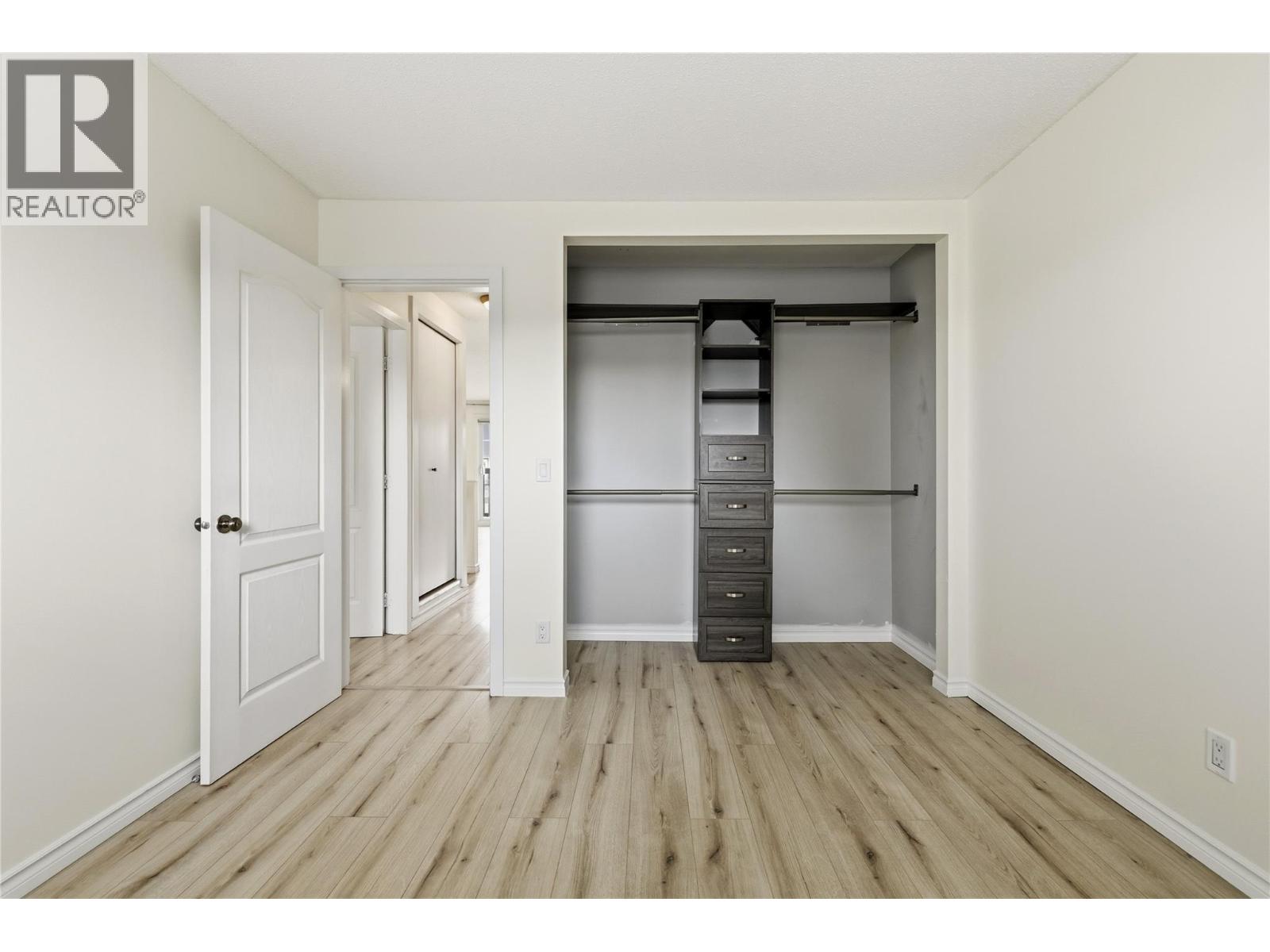 877 Tataryn Road, Kelowna, British Columbia  V1X 1N6 - Photo 23 - 10385644