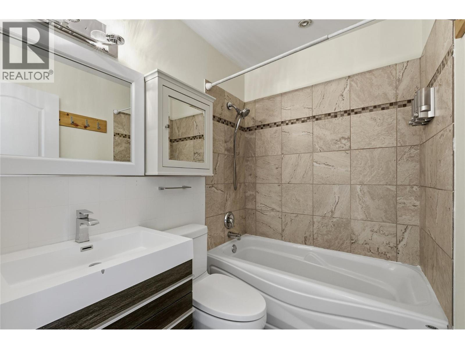 877 Tataryn Road, Kelowna, British Columbia  V1X 1N6 - Photo 25 - 10385644