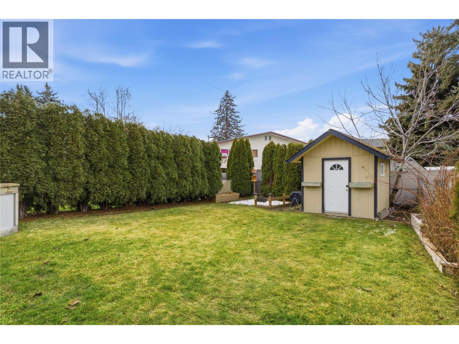 877 Tataryn Road, Kelowna, British Columbia  V1X 1N6 - Photo 5 - 10385644