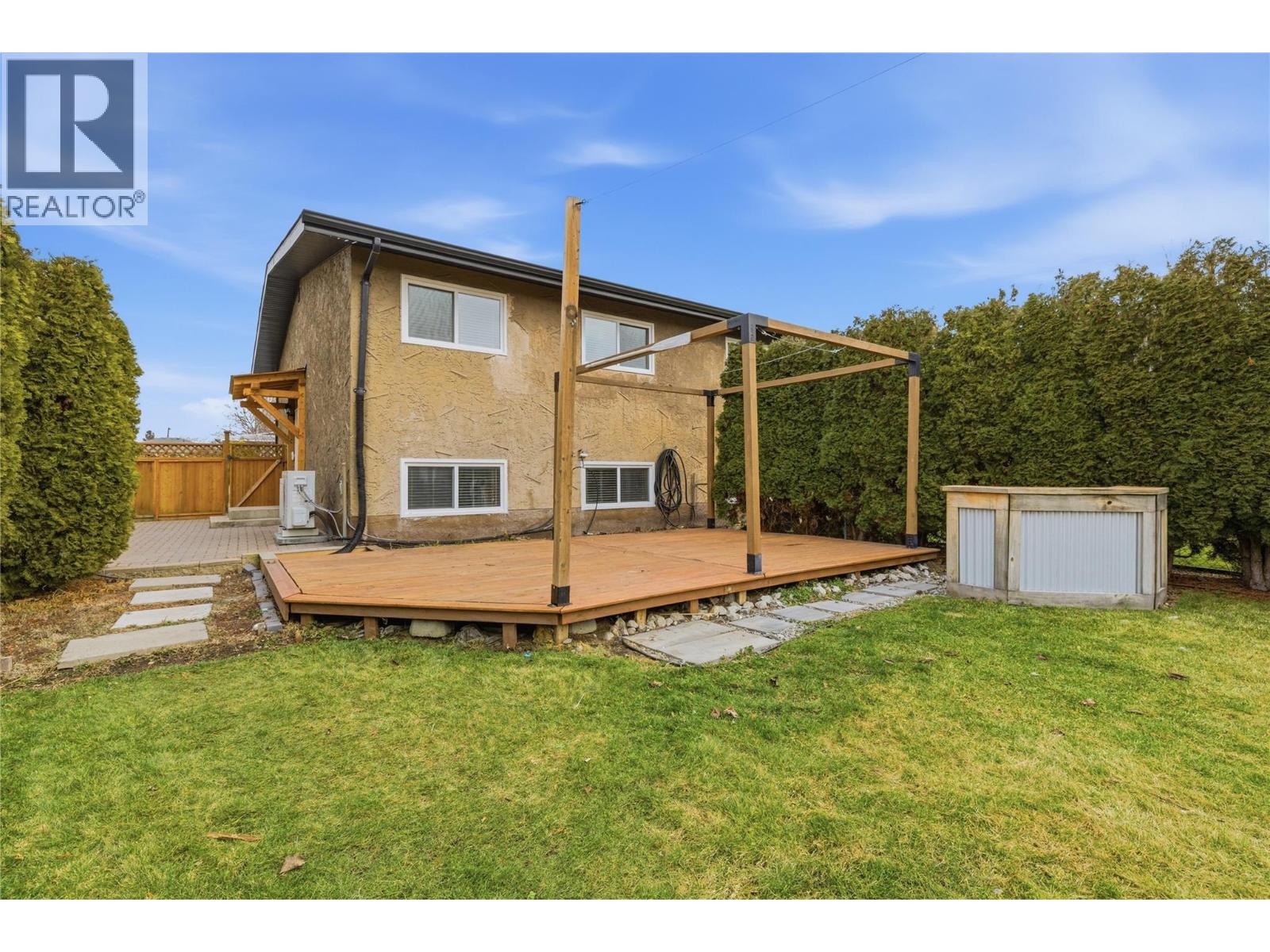 877 Tataryn Road, Kelowna, British Columbia  V1X 1N6 - Photo 8 - 10385644