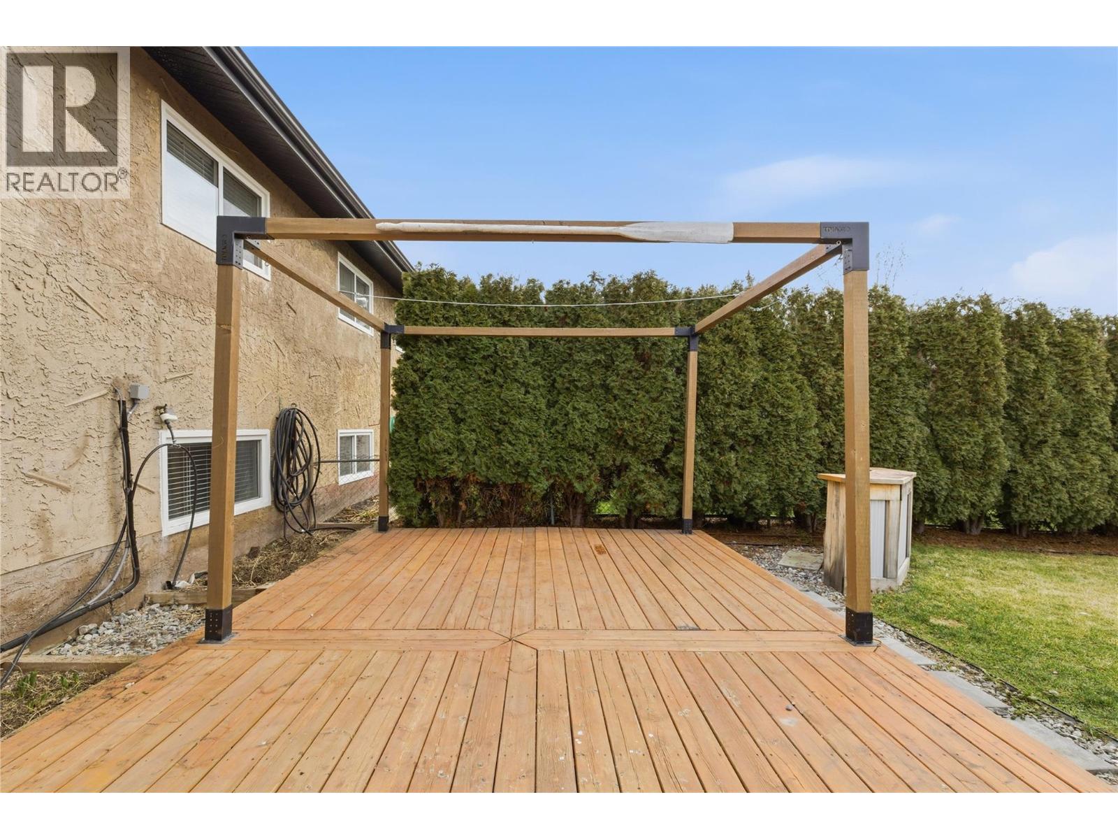 877 Tataryn Road, Kelowna, British Columbia  V1X 1N6 - Photo 9 - 10385644