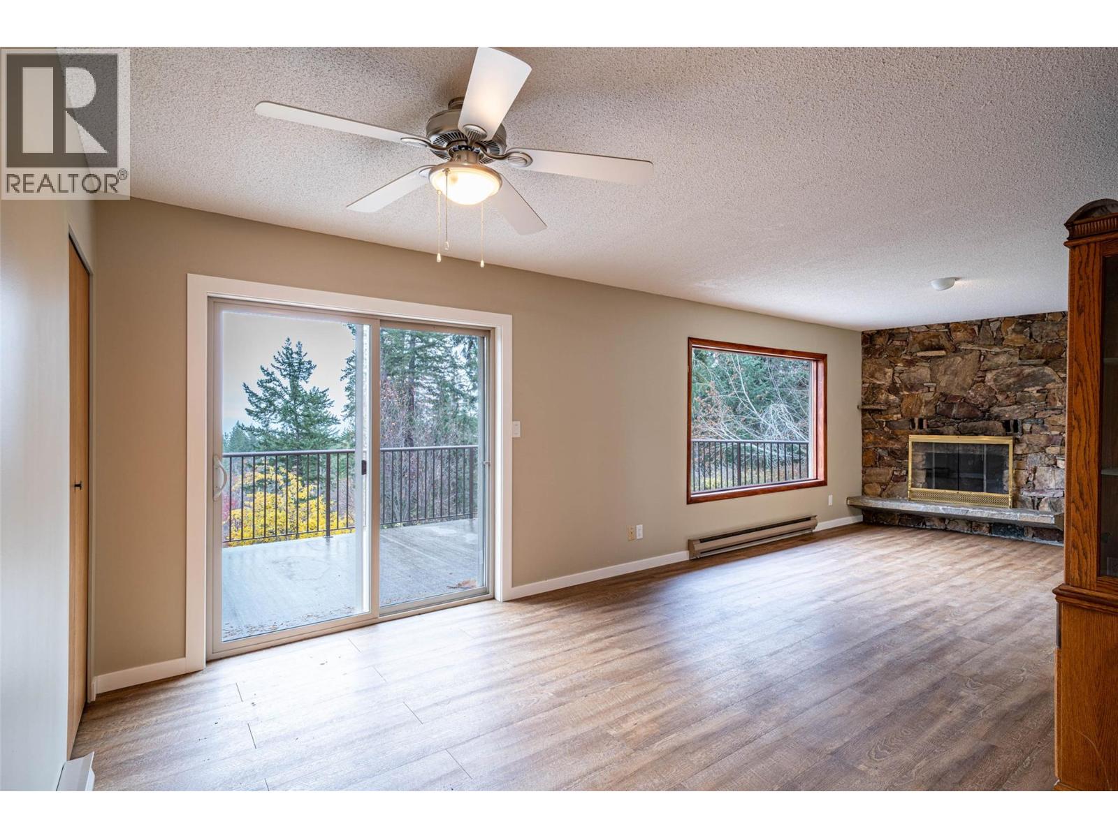 4358 Chamberlain Road, Spallumcheen, British Columbia  V4Y 0M1 - Photo 3 - 10385466