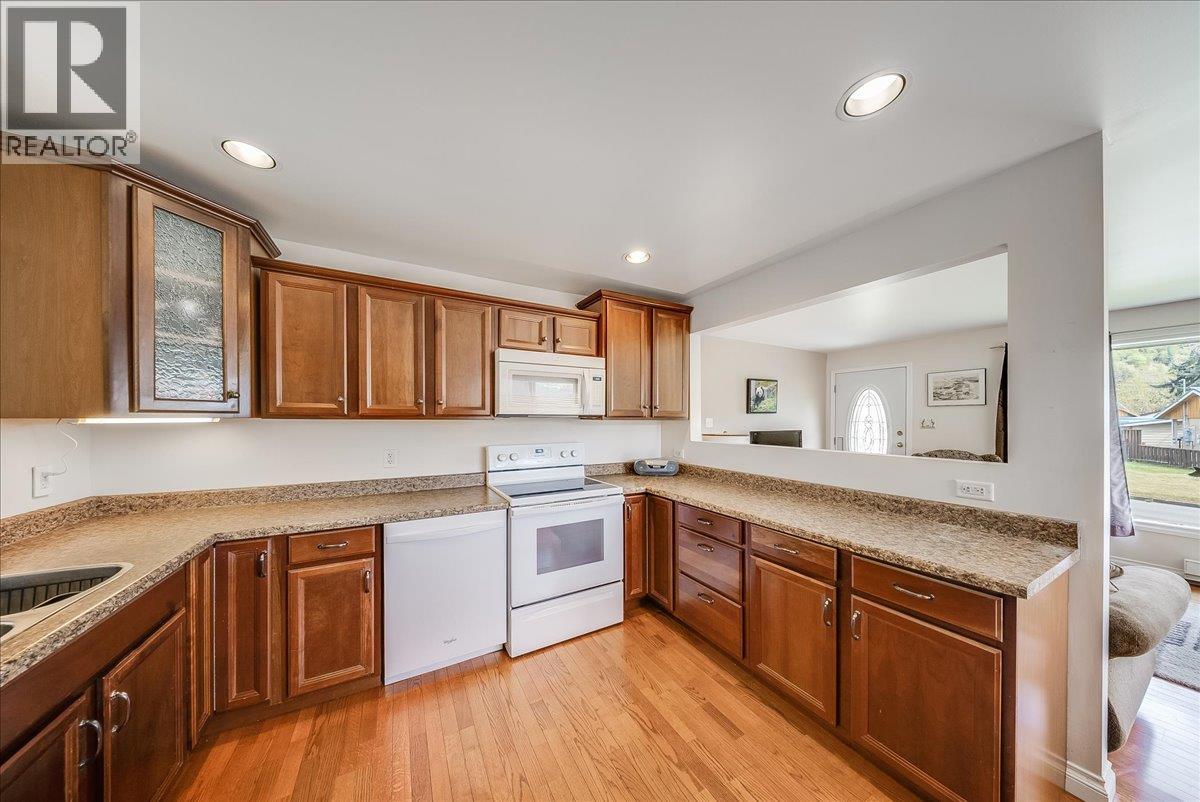1107 Marianna Crescent, Trail, British Columbia  V1R 1C6 - Photo 2 - 10385672
