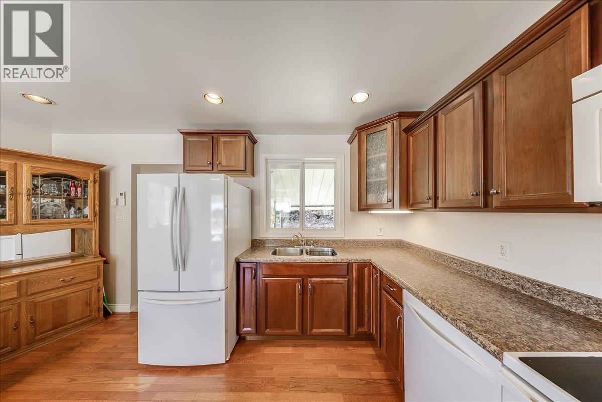 1107 Marianna Crescent, Trail, British Columbia  V1R 1C6 - Photo 3 - 10385672