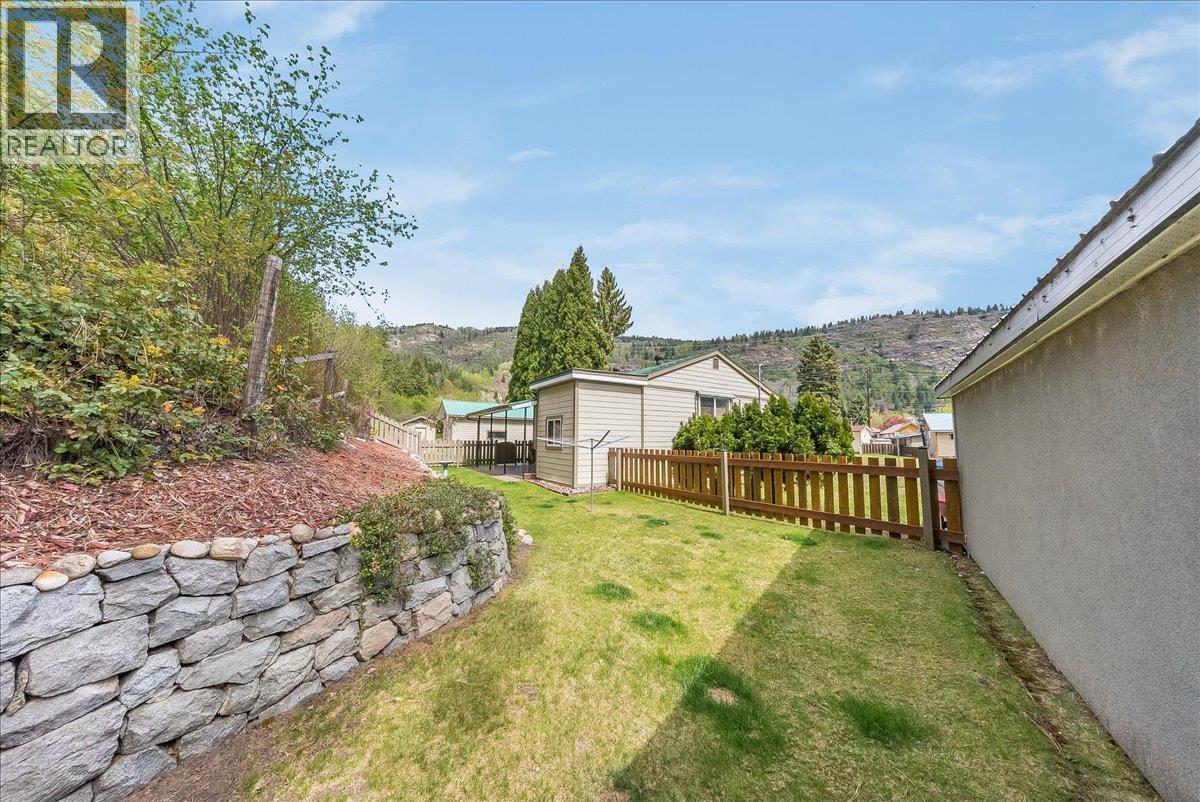 1107 Marianna Crescent, Trail, British Columbia  V1R 1C6 - Photo 33 - 10385672