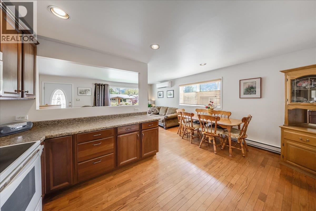 1107 Marianna Crescent, Trail, British Columbia  V1R 1C6 - Photo 5 - 10385672