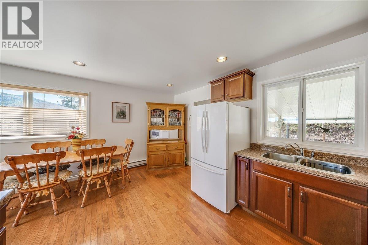 1107 Marianna Crescent, Trail, British Columbia  V1R 1C6 - Photo 6 - 10385672