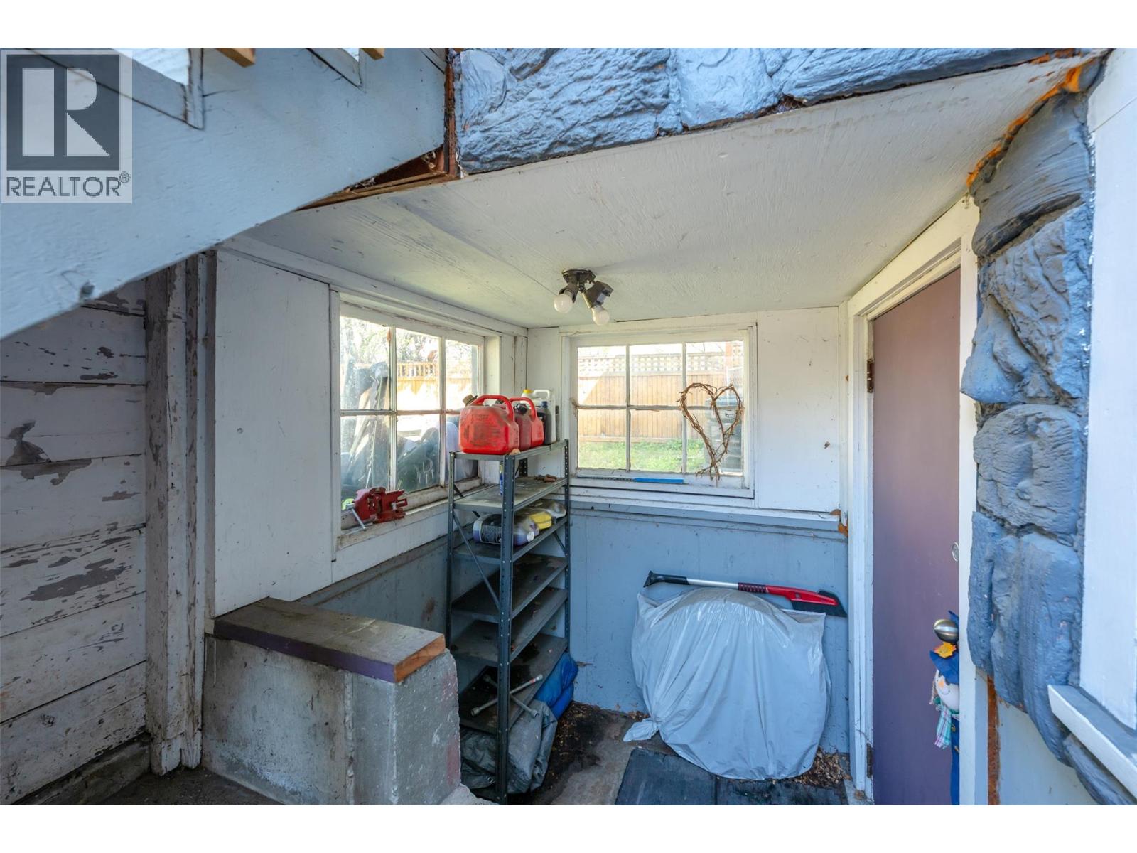 591 Gahan Avenue, Penticton, British Columbia  V2A 2C6 - Photo 2 - 10385259
