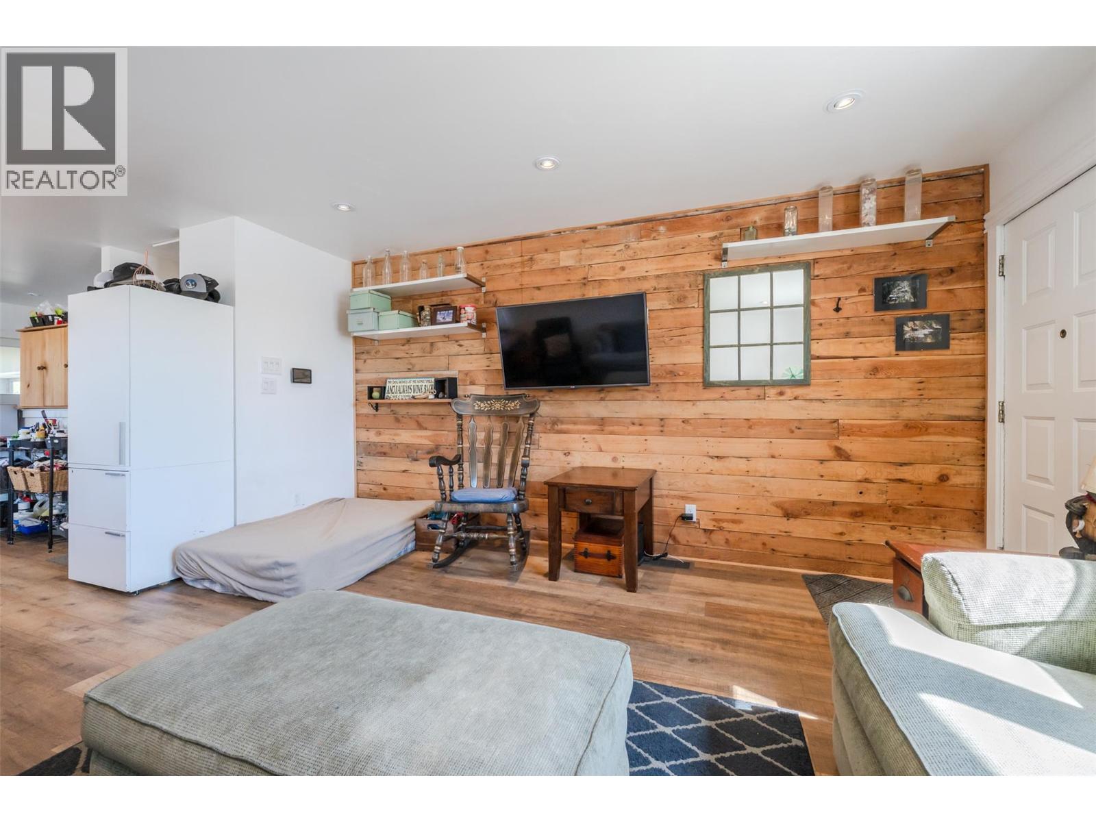 591 Gahan Avenue, Penticton, British Columbia  V2A 2C6 - Photo 6 - 10385259