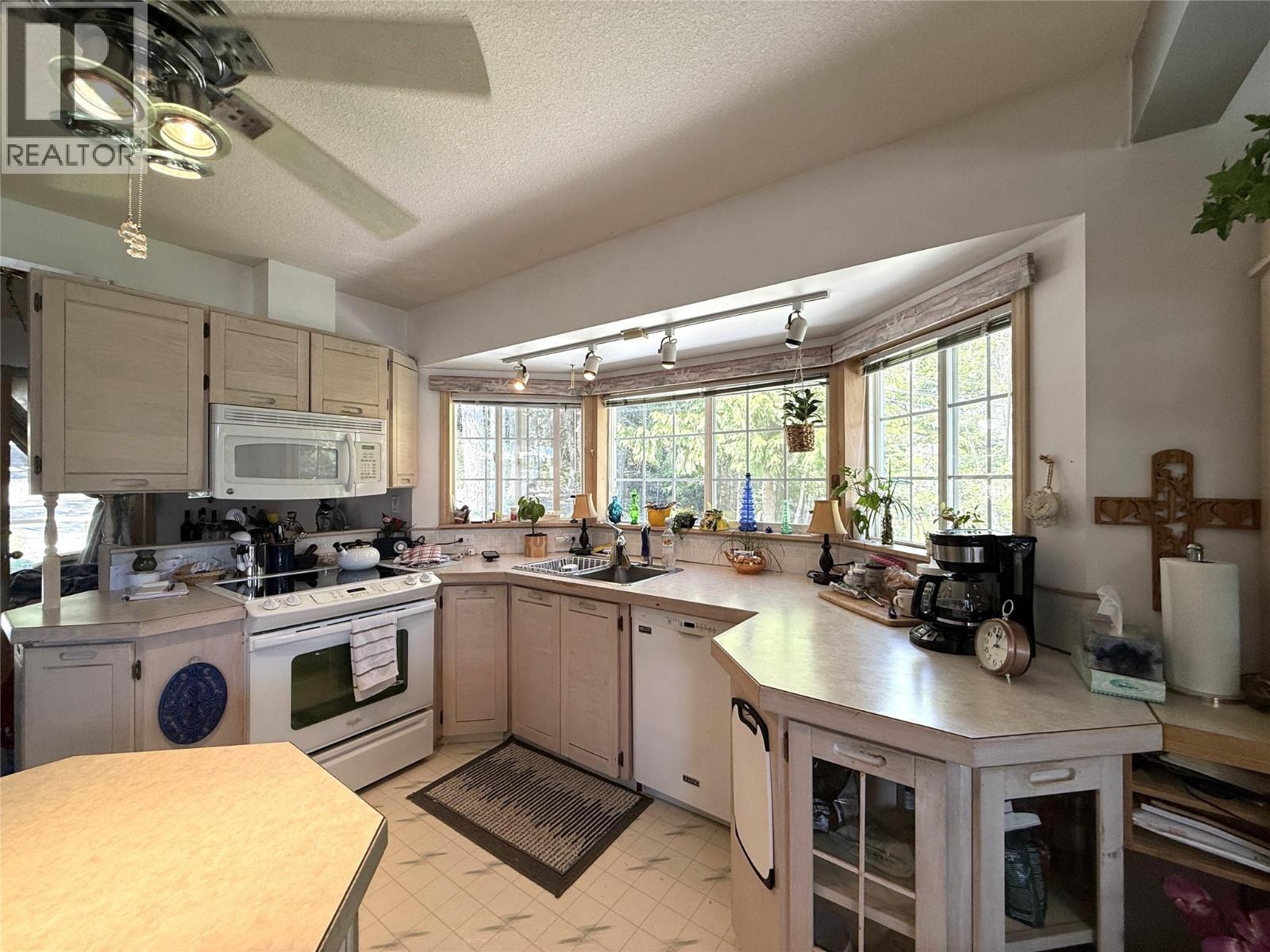 3461 Bodard Road, Nelson, British Columbia  V1L 6T3 - Photo 12 - 10385776