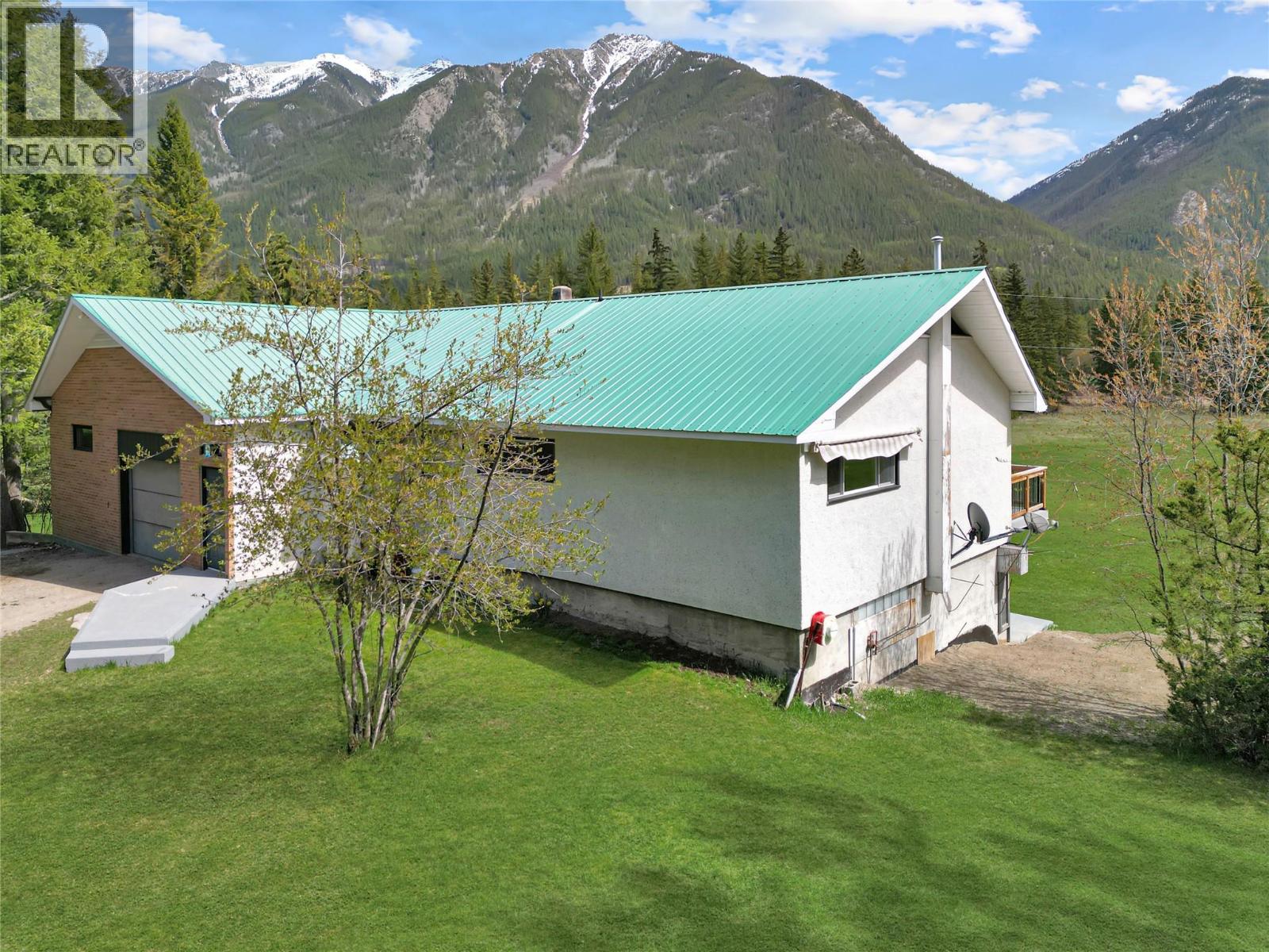 3526 Island Pond Road, skookumchuck, British Columbia