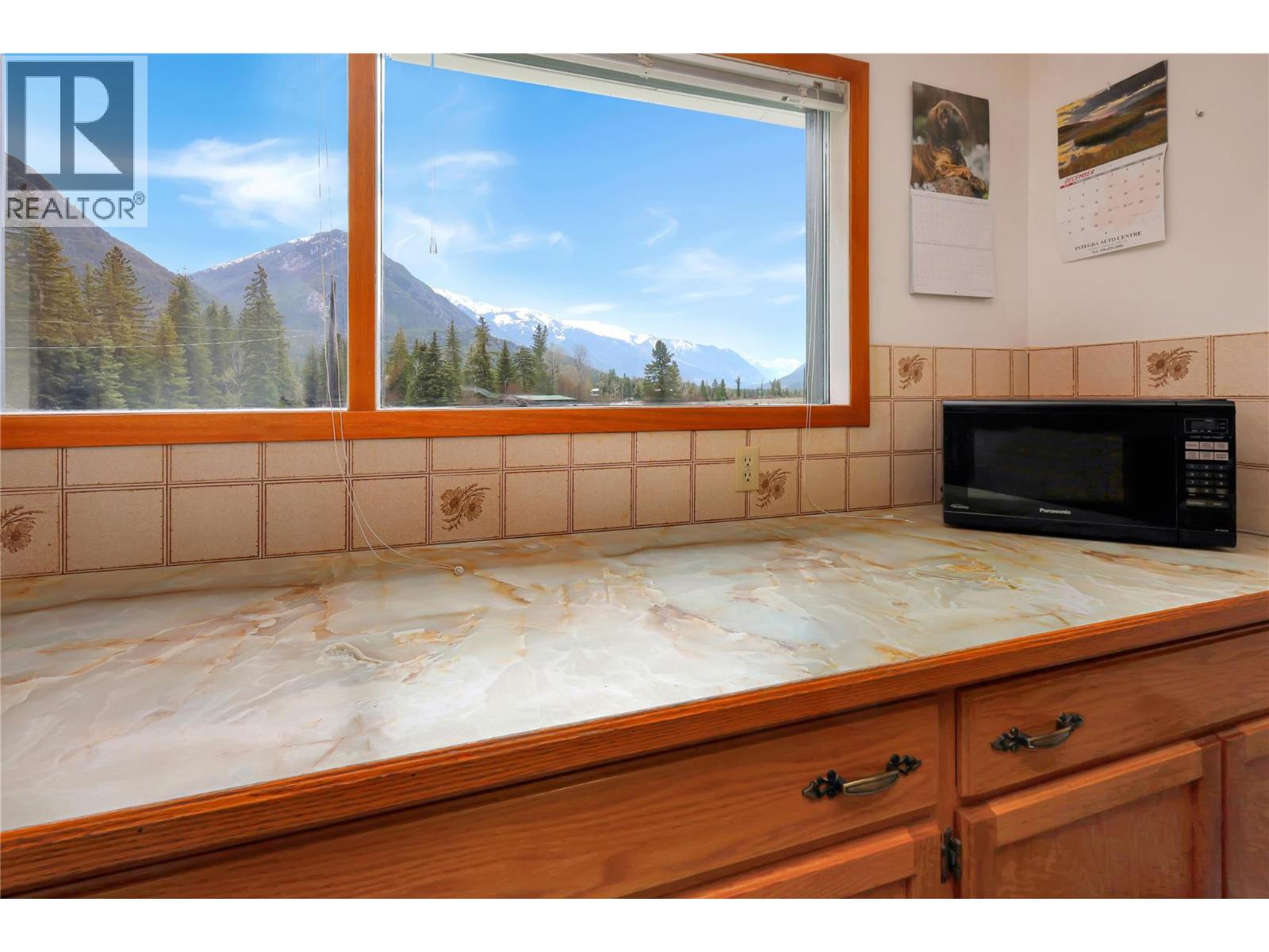 3526 Island Pond Road, Skookumchuck, British Columbia  V0B 2E0 - Photo 14 - 10385283