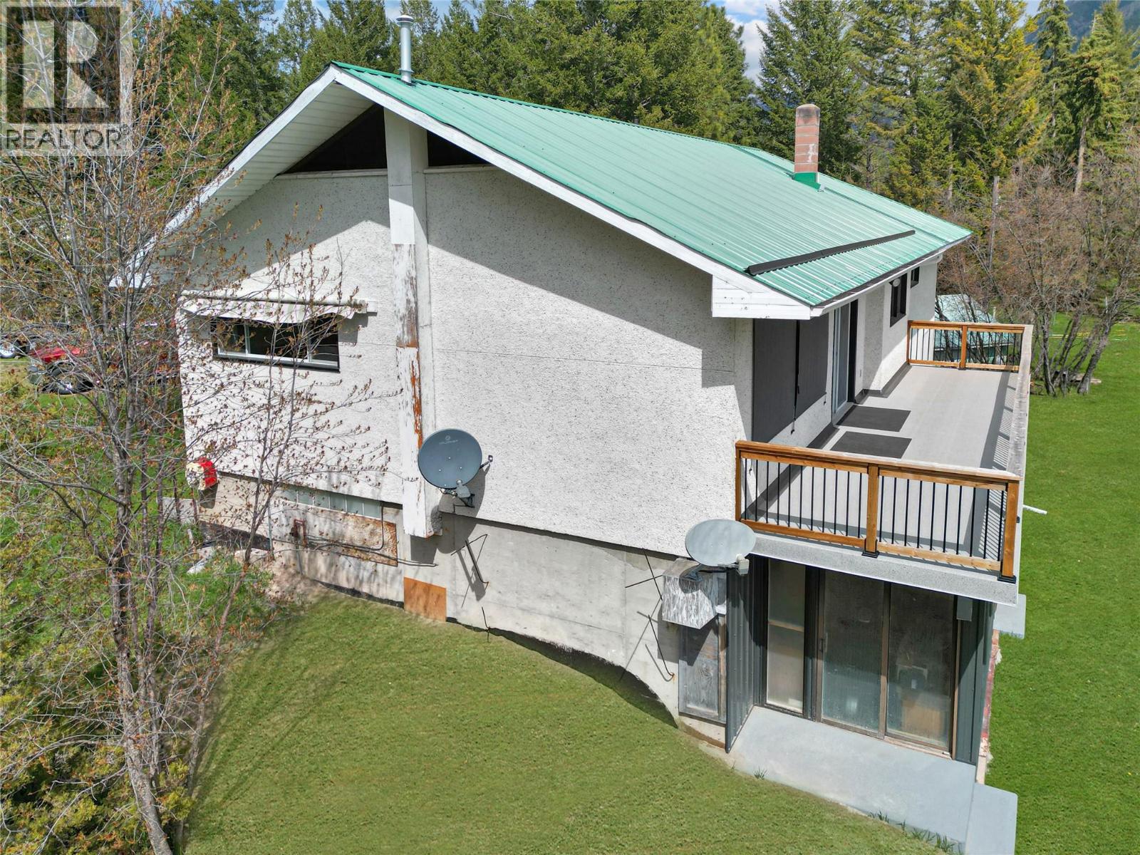 3526 Island Pond Road, Skookumchuck, British Columbia  V0B 2E0 - Photo 4 - 10385283