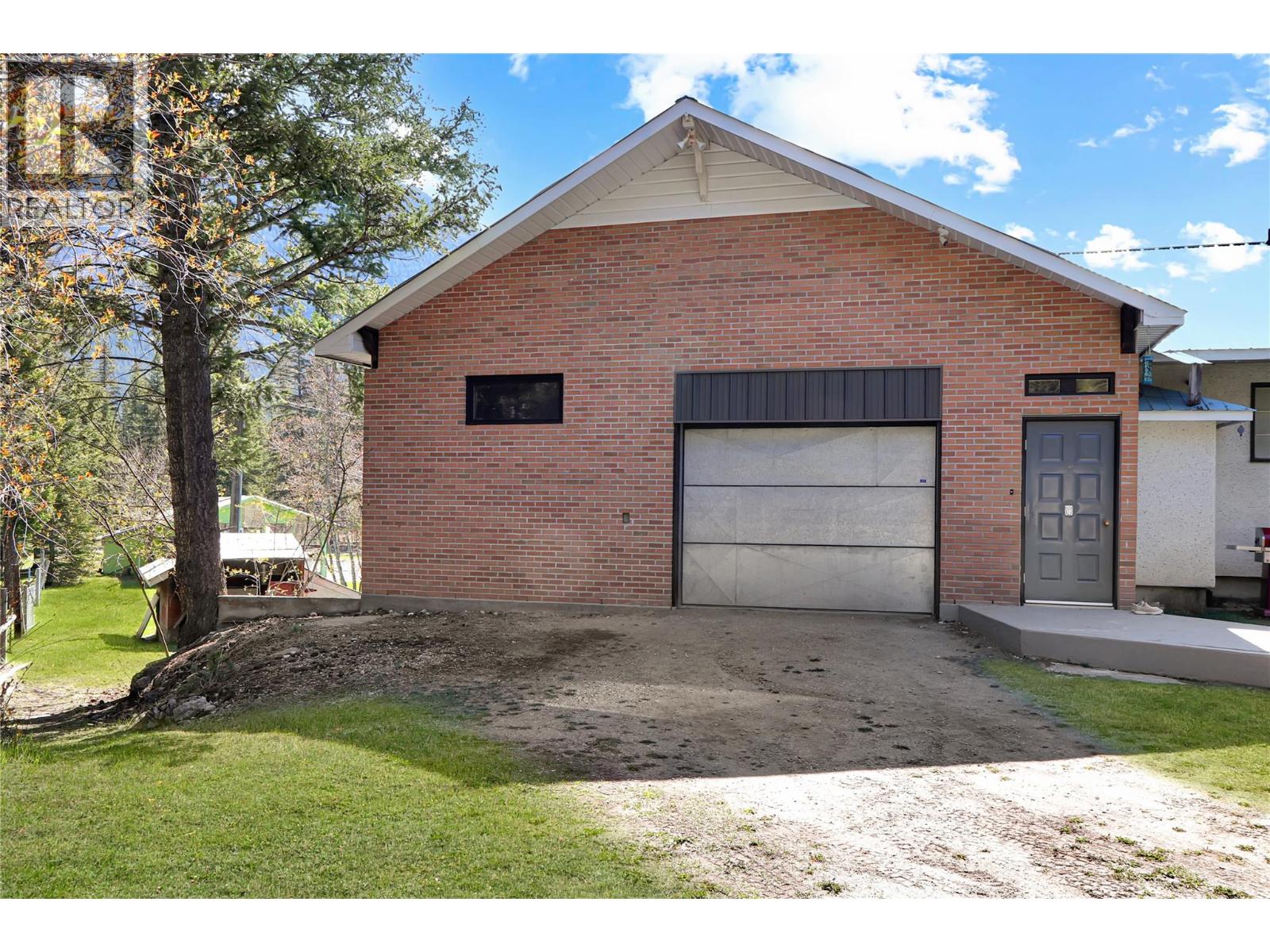 3526 Island Pond Road, Skookumchuck, British Columbia  V0B 2E0 - Photo 45 - 10385283