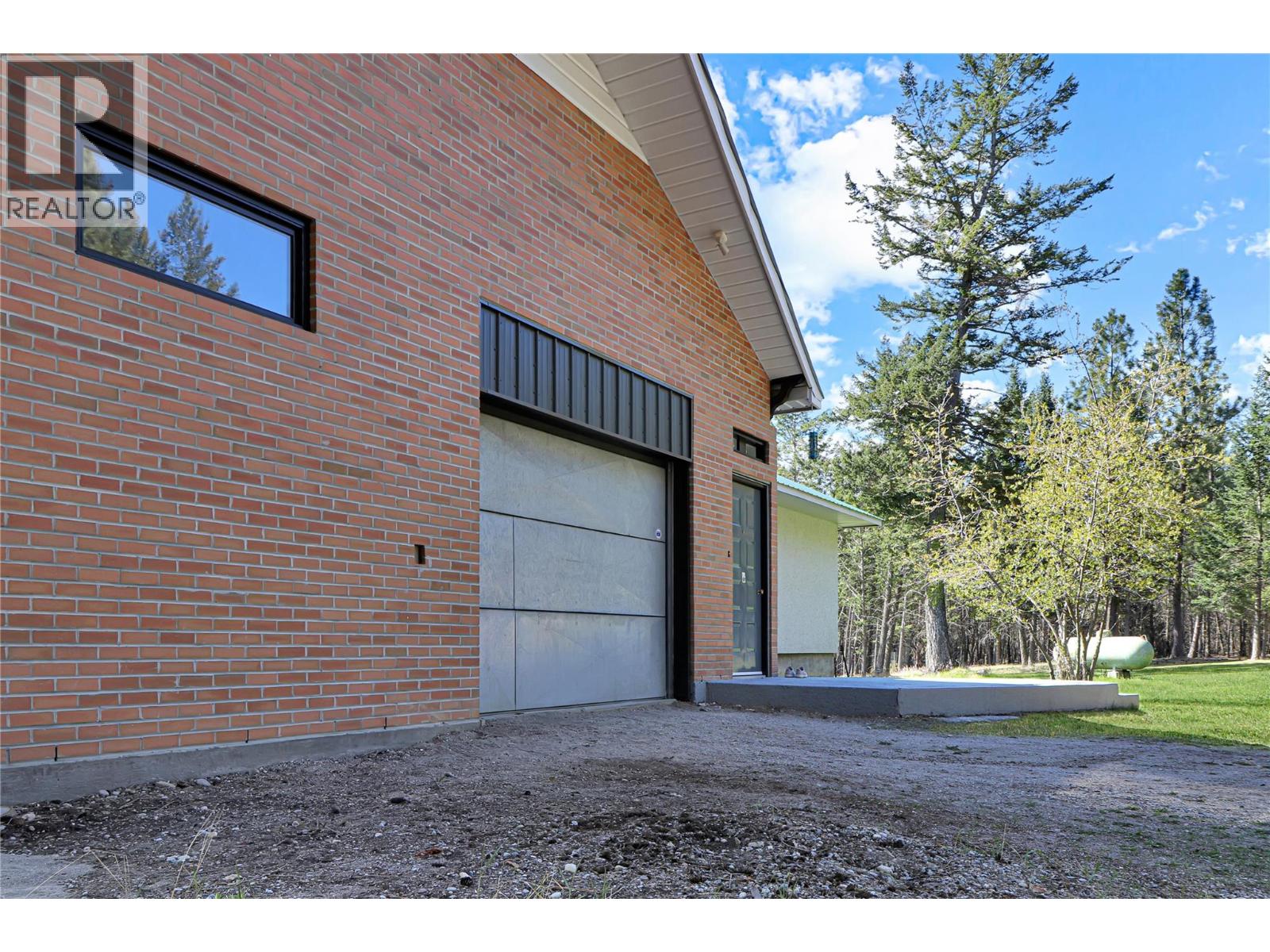 3526 Island Pond Road, Skookumchuck, British Columbia  V0B 2E0 - Photo 46 - 10385283