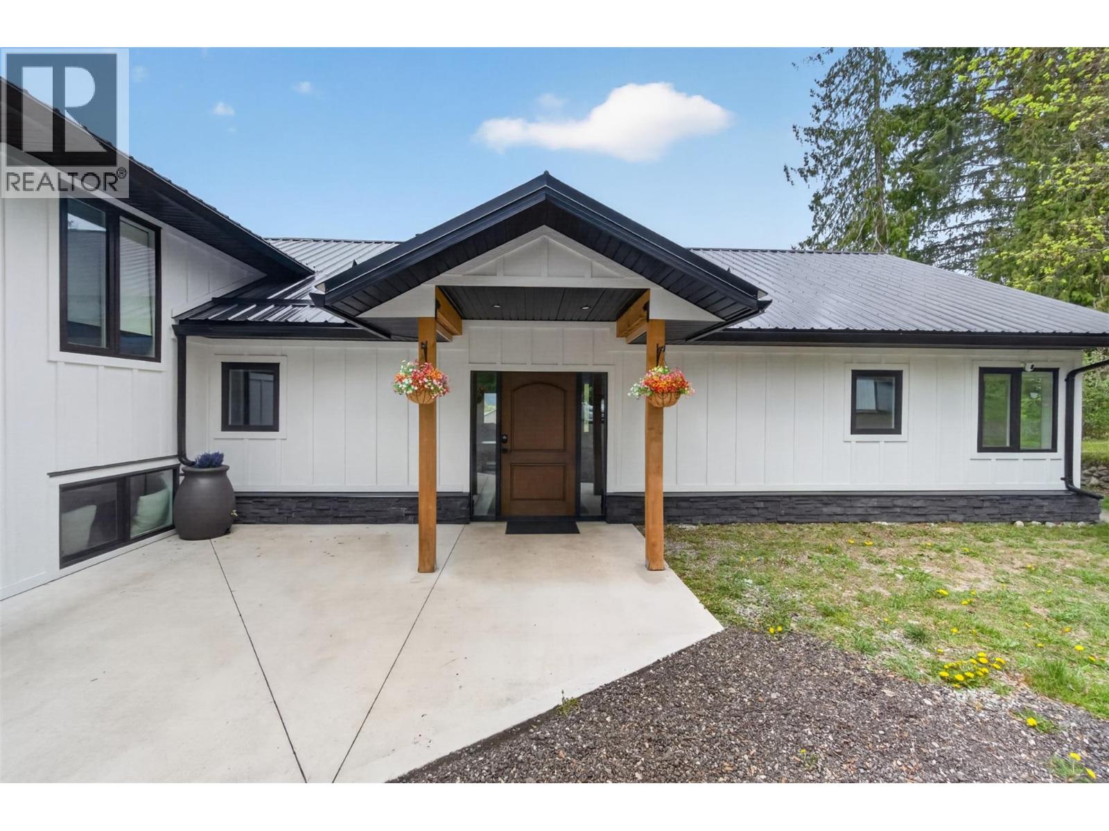 22 Parsons Road, Mara, British Columbia  V0E 2K0 - Photo 7 - 10385680