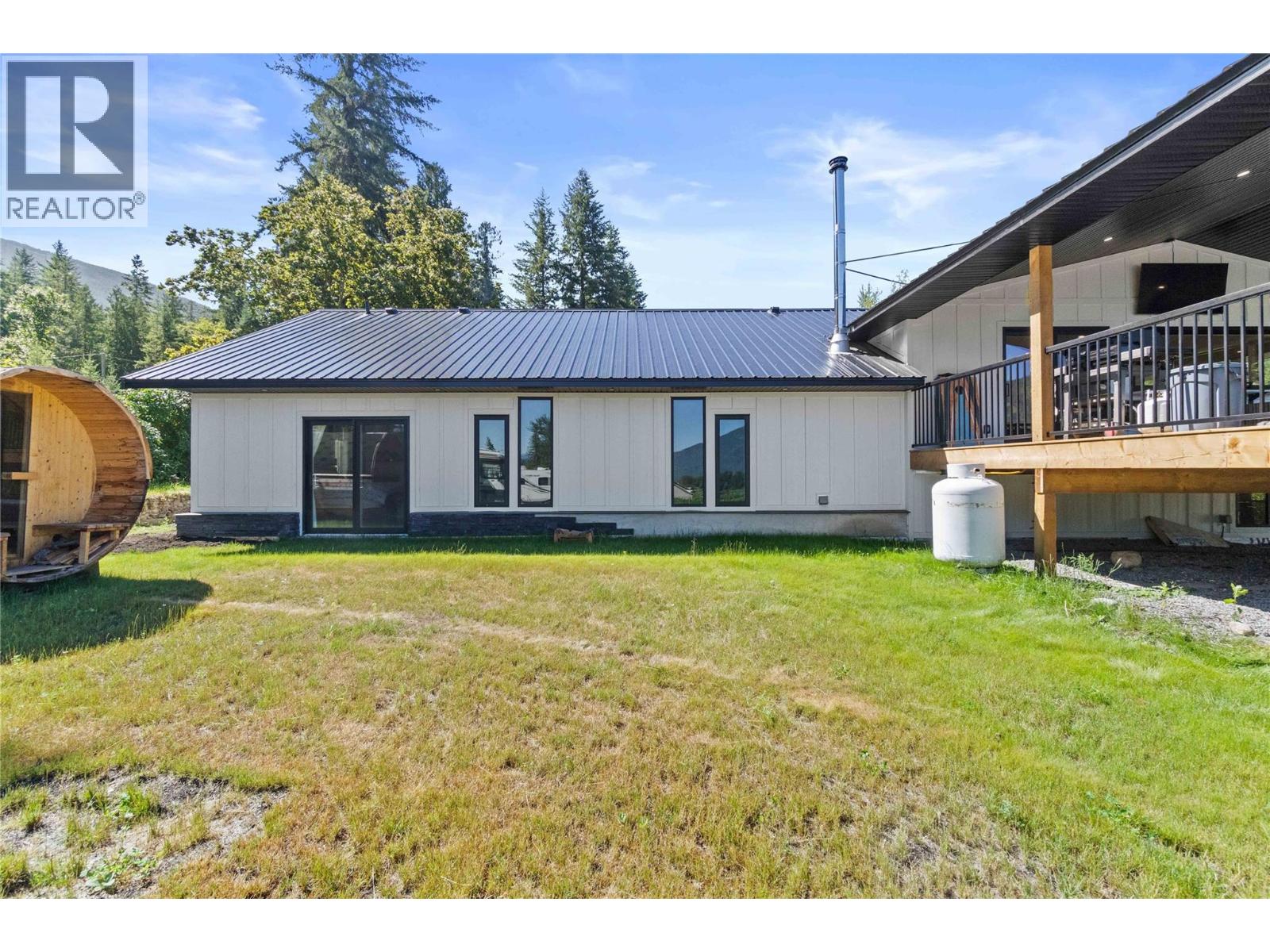 22 Parsons Road, Mara, British Columbia  V0E 2K0 - Photo 85 - 10385680
