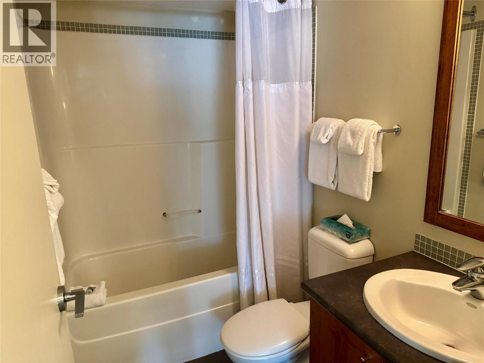 2049 Summit Drive Unit# 225, Panorama Mountain, British Columbia  V0A 1T0 - Photo 11 - 10385364