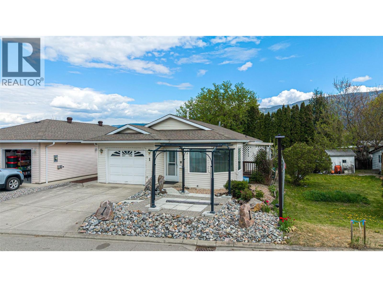 2716 Wolfenden Terrace Unit# 1, armstrong, British Columbia